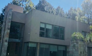 Casa en Venta 4 Dormitorios Quincho Piscina Cochera Doble - Barrio Privado