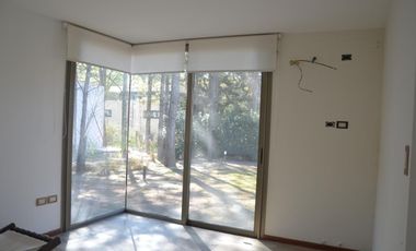 Casa en Venta 4 Dormitorios Quincho Piscina Cochera Doble - Barrio Privado