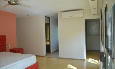 Casa en Venta 4 Dormitorios Quincho Piscina Cochera Doble - Barrio Privado