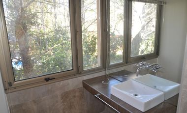 Casa en Venta 4 Dormitorios Quincho Piscina Cochera Doble - Barrio Privado