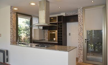 Casa en Venta 4 Dormitorios Quincho Piscina Cochera Doble - Barrio Privado