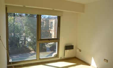 Casa en Venta 4 Dormitorios Quincho Piscina Cochera Doble - Barrio Privado