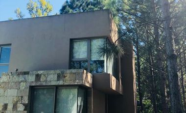 Casa en Venta 4 Dormitorios Quincho Piscina Cochera Doble - Barrio Privado