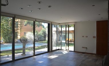 Casa en Venta 4 Dormitorios Quincho Piscina Cochera Doble - Barrio Privado