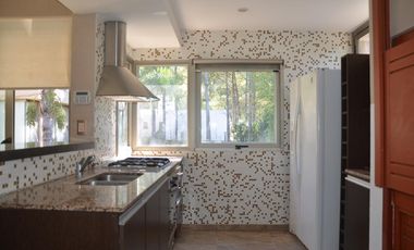 Casa en Venta 4 Dormitorios Quincho Piscina Cochera Doble - Barrio Privado