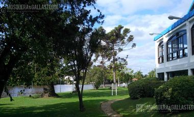 Casa en venta - Boat Center.