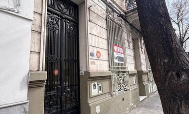 VENTA DE CASA DE CINCO DORMITORIOS ZONA CENTRO A METROS DEL RIO