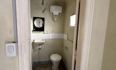 VENTA DE CASA DE CINCO DORMITORIOS ZONA CENTRO A METROS DEL RIO