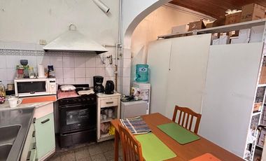 VENTA DE CASA DE CINCO DORMITORIOS ZONA CENTRO A METROS DEL RIO