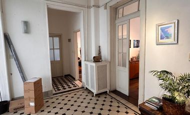 VENTA DE CASA DE CINCO DORMITORIOS ZONA CENTRO A METROS DEL RIO
