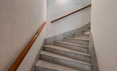 VENTA DE CASA DE CINCO DORMITORIOS ZONA CENTRO A METROS DEL RIO