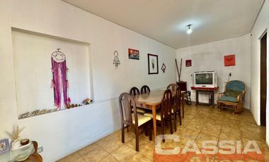 CASA LOTE PROPIO 3 DORMITORIOS, GARAGE Y PARQUE, JARDIN AL FTE.  266M2
