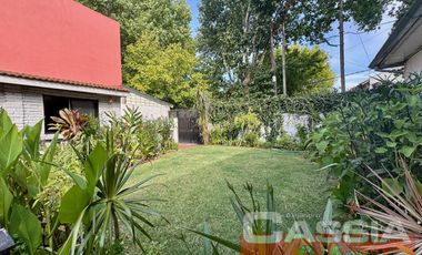 CASA LOTE PROPIO 3 DORMITORIOS, GARAGE Y PARQUE, JARDIN AL FTE.  266M2
