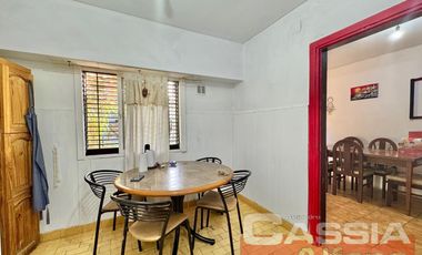 CASA LOTE PROPIO 3 DORMITORIOS, GARAGE Y PARQUE, JARDIN AL FTE.  266M2