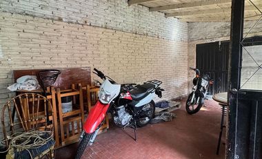 CASA LOTE PROPIO 3 DORMITORIOS, GARAGE Y PARQUE, JARDIN AL FTE.  266M2