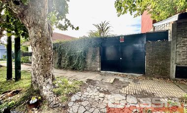 CASA LOTE PROPIO 3 DORMITORIOS, GARAGE Y PARQUE, JARDIN AL FTE.  266M2