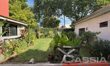 CASA LOTE PROPIO 3 DORMITORIOS, GARAGE Y PARQUE, JARDIN AL FTE.  266M2