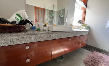 AMPLIO DÙPLEX  TOWNHOUSE CON LINDA VISTA