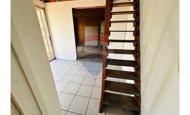 Gran casa remodelada en barrio residencial