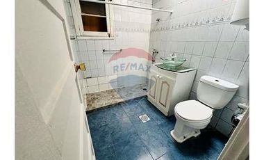 Gran casa remodelada en barrio residencial