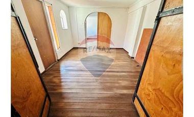 Gran casa remodelada en barrio residencial