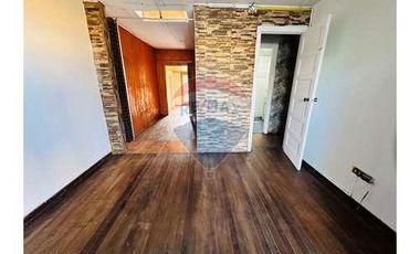 Gran casa remodelada en barrio residencial