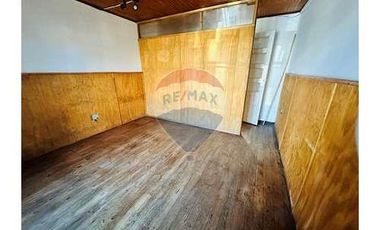 Gran casa remodelada en barrio residencial