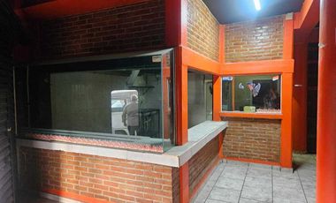 RENTO 3 LOCALES CON USO DE SUELO COMERCIAL FRENTE A PLAZA PORTAL TLALNEPANTLA.