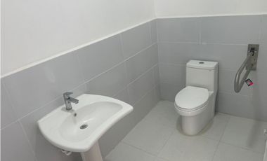 ALQUILA EDIFICIO EN VERSALLES CALI