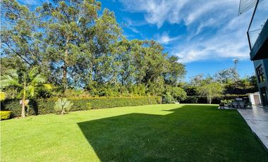 HERMOSA CASA EN LLANOGRANDE RIONEGRO SECTOR CLUB CAMPESTRE