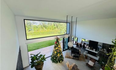 HERMOSA CASA EN LLANOGRANDE RIONEGRO SECTOR CLUB CAMPESTRE