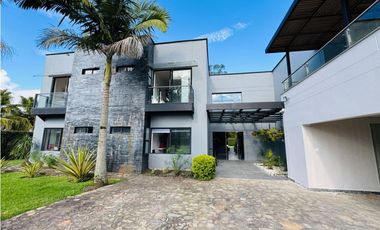 HERMOSA CASA EN LLANOGRANDE RIONEGRO SECTOR CLUB CAMPESTRE