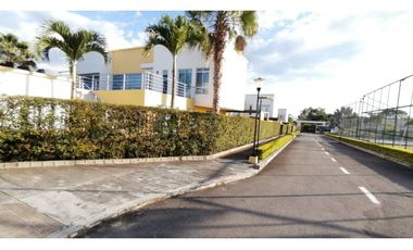 VENDO HERMOSA CASA EN CHINAUTA ANTES DEL PEAJE CONJUNTO CERRADO