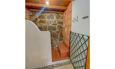 CASA RUSTICA EN CENTRO DE VALLE