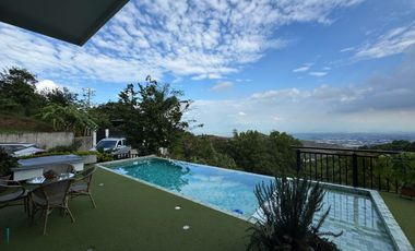 VENTA DE CASA MODERNA Y LUJOSA EN EL SECTOR EXCLUSIVO DE DAPA YUMBO