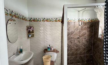 VENTA DE CASA MODERNA Y LUJOSA EN EL SECTOR EXCLUSIVO DE DAPA YUMBO