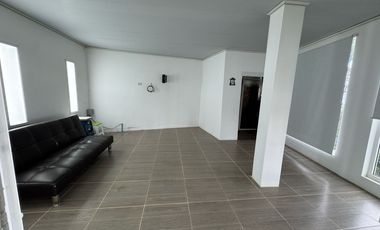 VENTA DE CASA MODERNA Y LUJOSA EN EL SECTOR EXCLUSIVO DE DAPA YUMBO