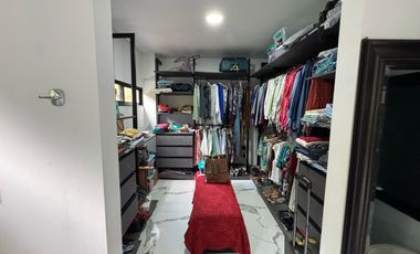 VENTA DE CASA MODERNA Y LUJOSA EN EL SECTOR EXCLUSIVO DE DAPA YUMBO