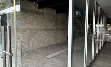 RENTA DE LOCAL EN LAS ARBOLEDAS, CON UBICACIÓN PRIVILEGIADA SOBRE JINETES