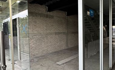 RENTA DE LOCAL EN LAS ARBOLEDAS, CON UBICACIÓN PRIVILEGIADA SOBRE JINETES