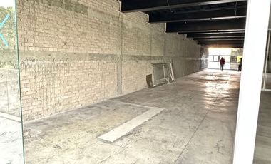 RENTA DE LOCAL EN LAS ARBOLEDAS, CON UBICACIÓN PRIVILEGIADA SOBRE JINETES