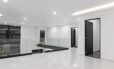 RESIDENCIA MINIMALISTA EN BOSQUES DEL LAGO