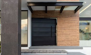 RESIDENCIA MINIMALISTA EN BOSQUES DEL LAGO