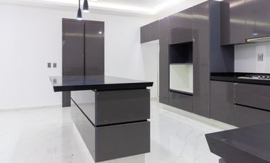 RESIDENCIA MINIMALISTA EN BOSQUES DEL LAGO