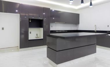 RESIDENCIA MINIMALISTA EN BOSQUES DEL LAGO