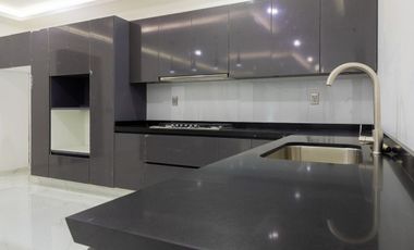 RESIDENCIA MINIMALISTA EN BOSQUES DEL LAGO