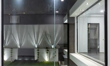 RESIDENCIA MINIMALISTA EN BOSQUES DEL LAGO