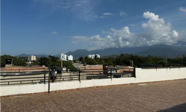 SE VENDE PROPIEDAD CON LOCAL Y HOTEL ANEXOS, AV DEL RIO