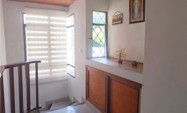SE VENDE CASA DE DOS PISOS EN EL JARDN, SANTA MARTA