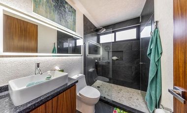 En venta: Casa Moderna en Residencial Valenia, Playa del Carmen